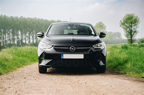 Huur Een Opel Corsa 5 Deurs Bij DEWA Rent