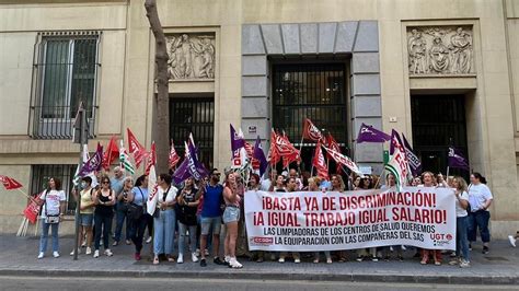 PROTESTAS LIMPIEZA CENTROS DE SALUD Trabajadores De Limpieza De Los