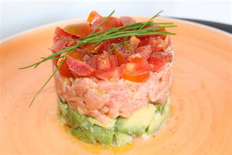 TARTARE DI SALMONE AVOCADO E POMODORI Cucina E Non Solo