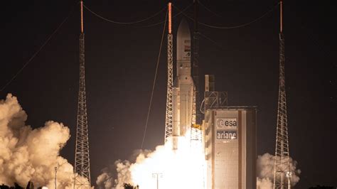 Europe's Ariane 5 rocket launches 2 satellites on final mission (video ...