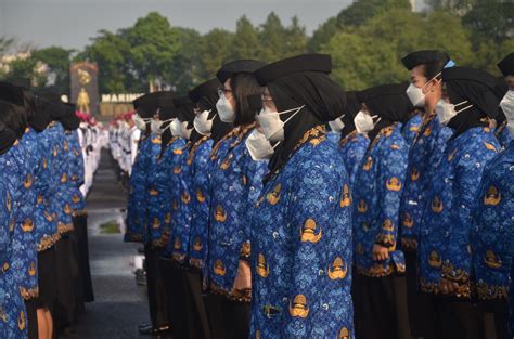 Prajurit Pasmar Ikuti Upacara Bendera Agustus Korps Marinir