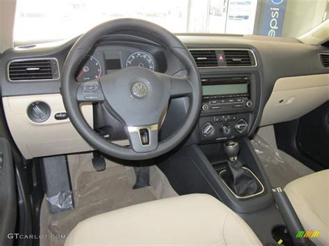 Cornsilk Beige Interior Volkswagen Jetta Se Sedan Photo