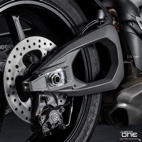 新款2025 Ducati Streetfighter V4 超級跑車化的街頭戰士