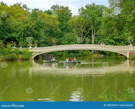 Bow Bridge in Autumn Central Park Editorial Stock Image - Image of ...