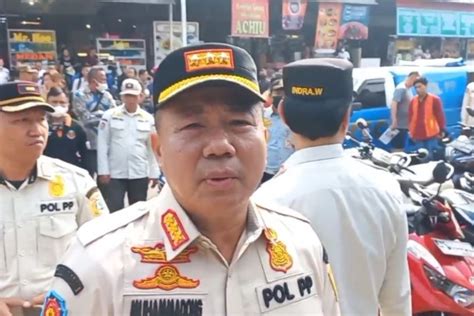 Satpol PP Akhirnya Bongkar Paksa Ruko Yang Caplok Bahu Jalan Di Pluit