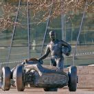 Conocé la estatua de Juan Manuel Fangio que se luce en Alemania