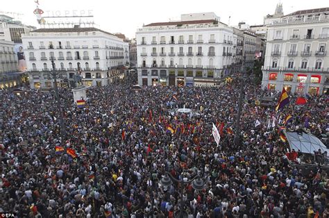 King Juan Carlos Abdication Causes Protesters To Take To Spanish