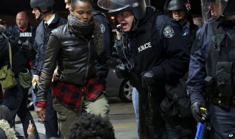 Ferguson Weekend Protests Police Arrest 17 Bbc News