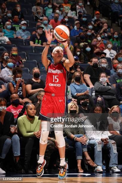 952 Sydney Wiese Photos & High Res Pictures - Getty Images