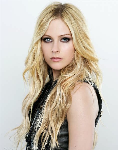 Wallpape Avril Lavigne Hot Sexy Cute Singer