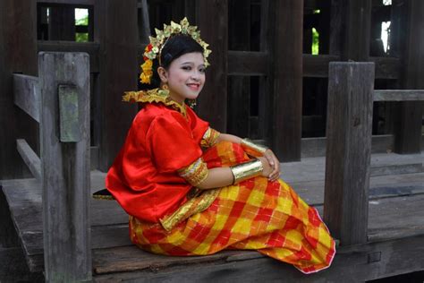 Pakaian Adat Sulawesi Selatan Warisan Budaya Indonesia Jengsusan