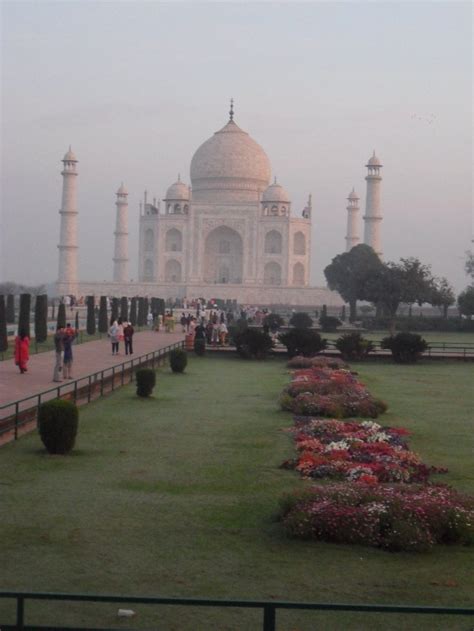 Solve Rann Pohled Na Taj Mahal Morning View Of Taj Mahal Jigsaw