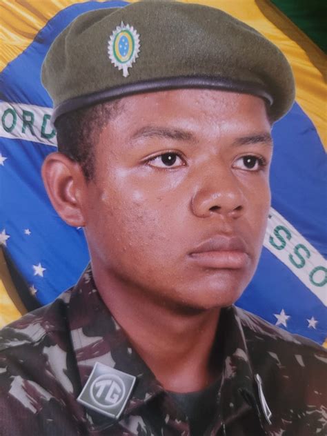 Corpo de jovem que morreu atropelado a caminho do Tiro de Guerra será