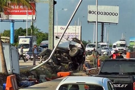 Registran fuerte accidente en el Boulevard Colosio en Cancún PorEsto