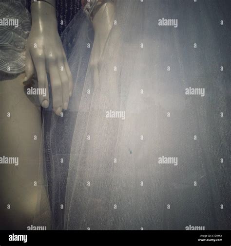 Mannequins Wearing White Hi Res Stock Photography And Images Alamy