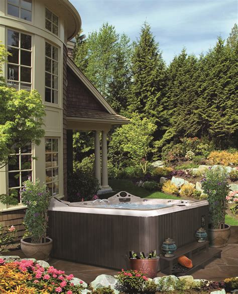 30+ Hot Tub Landscaping Ideas