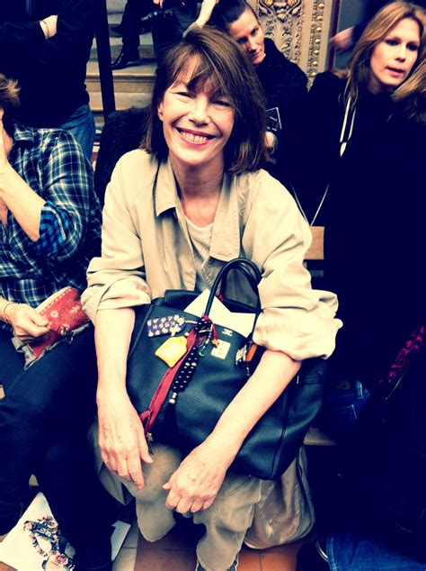 Jane Birkin 與 Hermès Birkin 柏金包的幕後故事 — 時尚界最受追捧的包，出自一個不在乎名牌的女人 Vogue