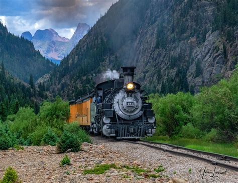 481 Pulls Train Into Silverton Luxury Train Train Ways To Travel