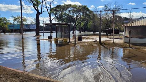 Más de 2000 personas continúan desplazadas por las inundaciones