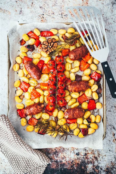 One Pan Gnocchi Mit Salsiccia Paprika Und Tomaten Moey S Kitchen