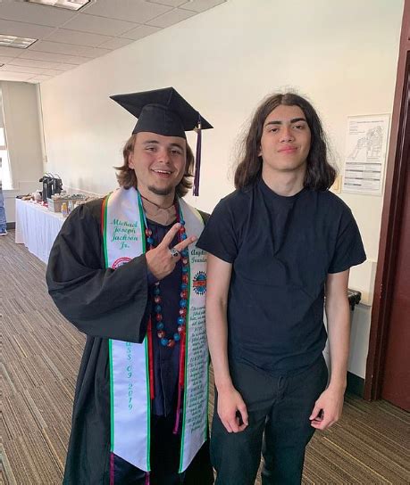 El Hijo Mayor De Michael Jackson Se Graduó De La Universidad Y Su