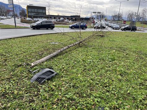 Unfall Beim Dornbirner Messepark Kreisverkehr Dornbirn Vol At