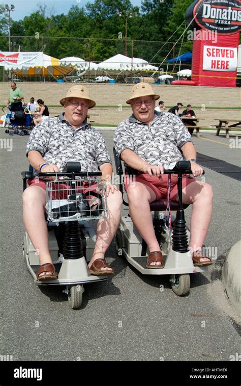 Twins Convention At Twinsburg Ohio Stock Photo Alamy