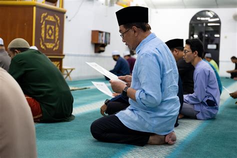 Anwar Ibrahim On Twitter Singgah Solat Isyak Di Masjid Al Amaniah At