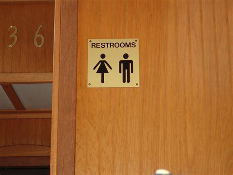 So do women only have one leg? : r/funnysigns