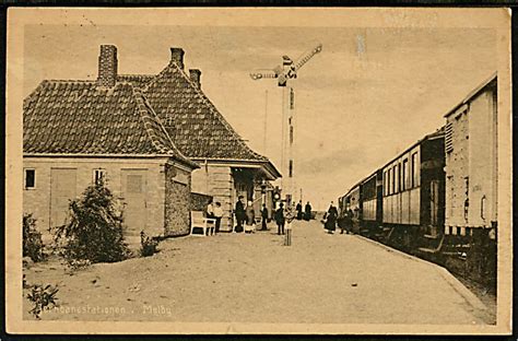 Melby Jernbanestation Med Holdende Tog Stenders No