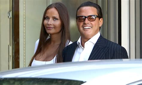 Luis Miguel Y Su Novia Son Captados Muy Sonrientes Y Enamorados Foto