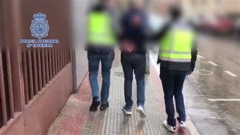 Detenidos 12 jóvenes por atracar a personas ebrias en Madrid y pedirles