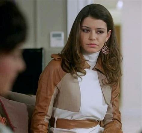 Pin By Maggie On Beren Saat Fav Celebs Celebrities Celebs