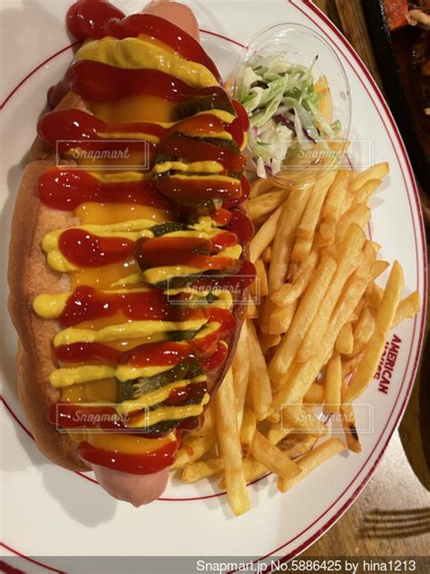 美味しそうなハンバーガーの写真・画像素材 5886425 Snapmart（スナップマート）