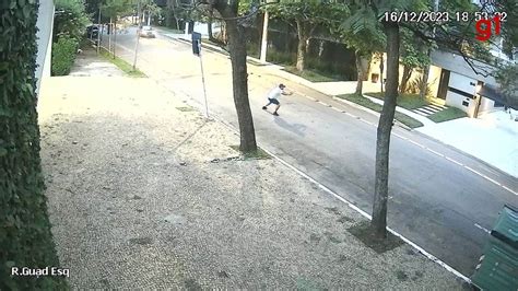 Novo vídeo mostra dono de mansão em SP atirando em dois policiais ao