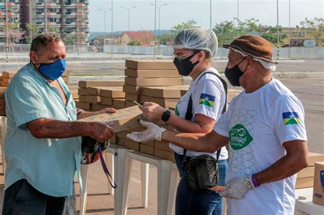 Agricultura Trabalho Em Equipe E Preparo Do Peixe Assado Marcam