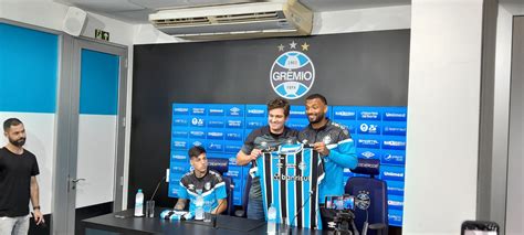 Grêmio apresenta os atacantes João Pedro e Lucas BesozziJogada 10