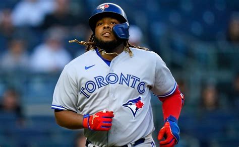 MLB Vladimir Guerrero Jr Abandona Juego De Azulejos Por Molestia