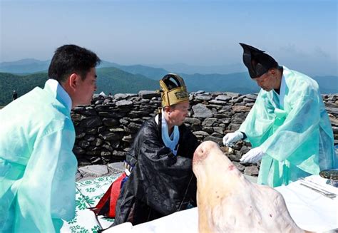 태백산에서 강원도민체전 성공기원 성화 채화