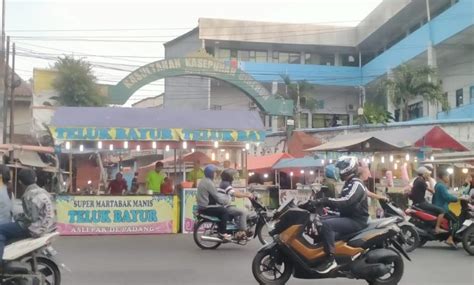 Dipadati Pedagang dan Wahana Permainan Anak, Pasar Muludan di Kompleks ...