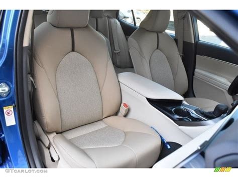 Macadamia Interior 2019 Toyota Camry LE Photo #129641579 | GTCarLot.com