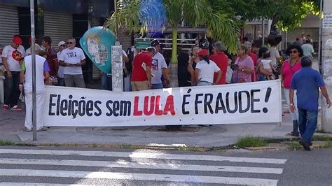 Manifestantes A Favor De Lula Fazem Panfletagem No Rn Durante