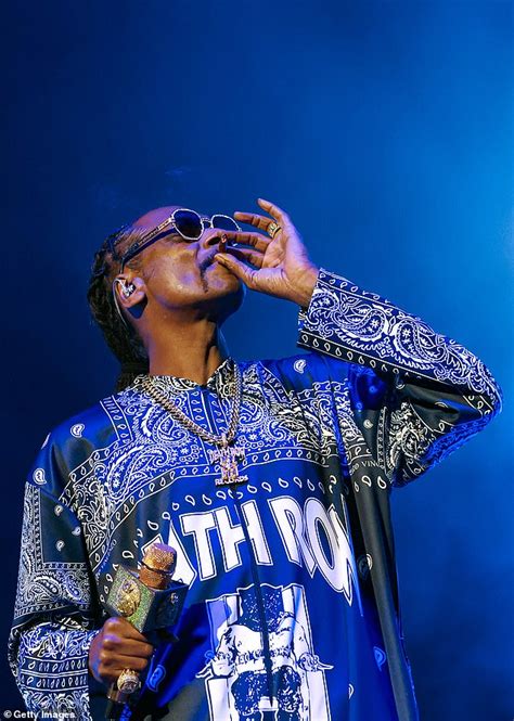 Snoop Dogg 'quitting' smoking appears to be a marketing ploy for the ...