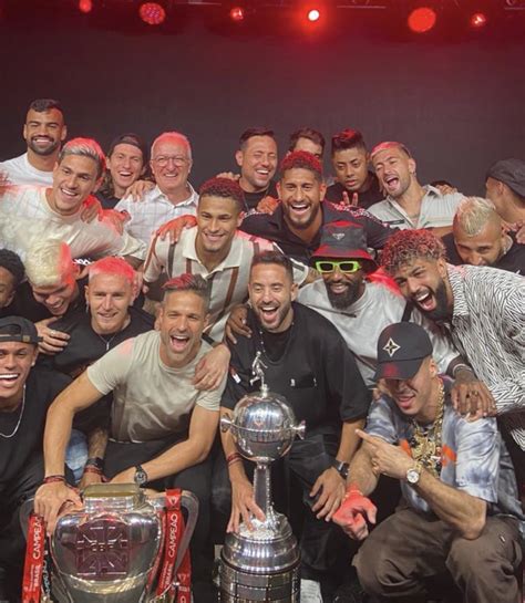 Foto De Arturo Vidal Com Gabigol Durante A Festa Do Flamengo Viraliza