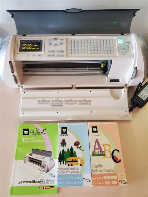 Cricut Expression Crex001personal Electronic Cutter W 2 Cartridges Nice Set Ebay