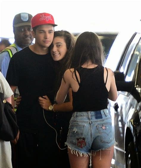 Blog De La Tele Austin Mahone Y Becky G Novios Besándose En Aeropuerto