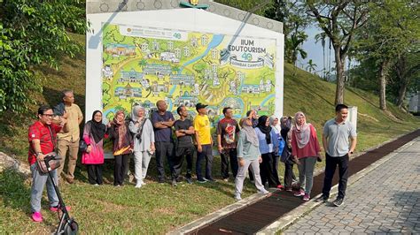 Dato' Ahmad Nadzarudin Lead IIUM Holdings Staff Brisk Walk Around IIUM