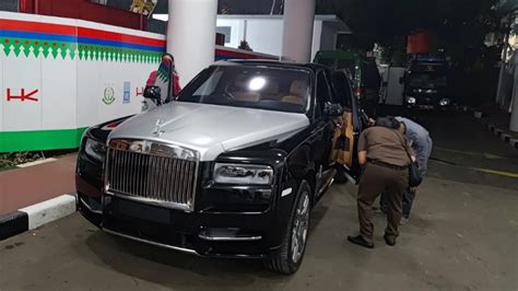 Kejagung Sita Mobil Mewah Rolls Royce Sandra Dewi Dalam Kasus Korupsi