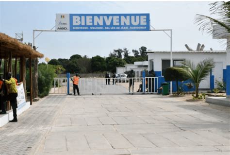 Doudou Ka en visite a laéroport de Cap Skirring Nous allons