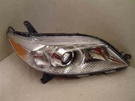 Buy TOYOTA SIENNA Right HALOGEN Headlight 11 12 OEM In Laval Quebec